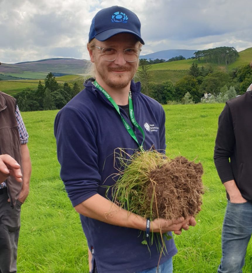 Living soil, held up on a course